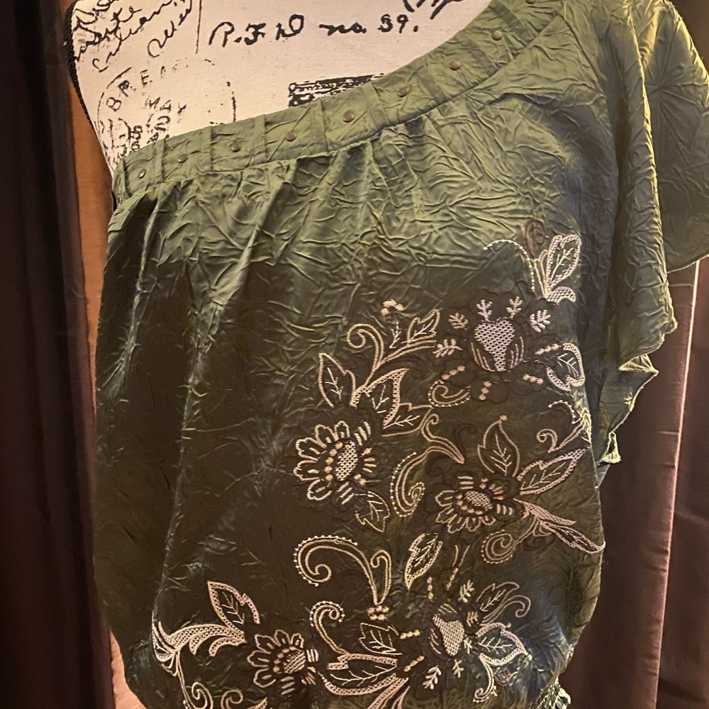 Heart & Soul green off the shoulder blouse
